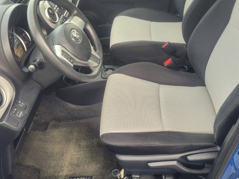 Used 2014 Toyota Yaris LE image 11