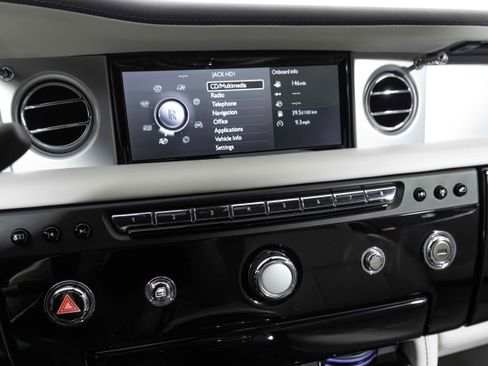 Used 2013 Rolls-Royce Phantom Drophead Coupe image 29