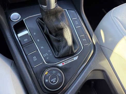 Used 2018 Volkswagen Tiguan SEL image 33