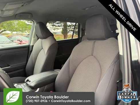 Used 2022 Toyota Highlander LE AWD/4WD image 28