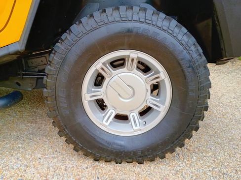 Used 2005 HUMMER H2 w/ Preferred Equipment Group AWD/4WD image 24