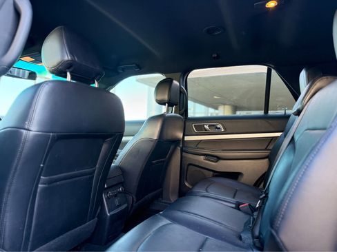 Used 2017 Ford Explorer XLT w/ Equipment Group 202A image 6