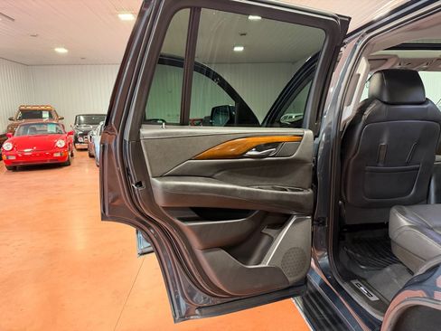Used 2020 Cadillac Escalade Luxury AWD/4WD image 20