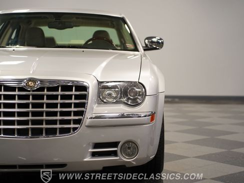 Used 2005 Chrysler 300 C w/ Navigation & Sound Group II image 20