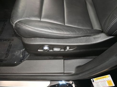 Used 2024 Cadillac XT4 Premium Luxury image 15