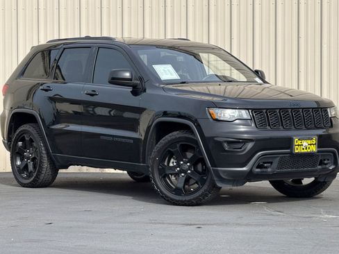 Used 2019 Jeep Grand Cherokee Laredo AWD/4WD image 2