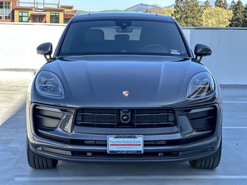 Used 2025 Porsche Macan image 11