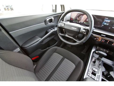 Certified 2026 Kia Sorento LX FWD image 9