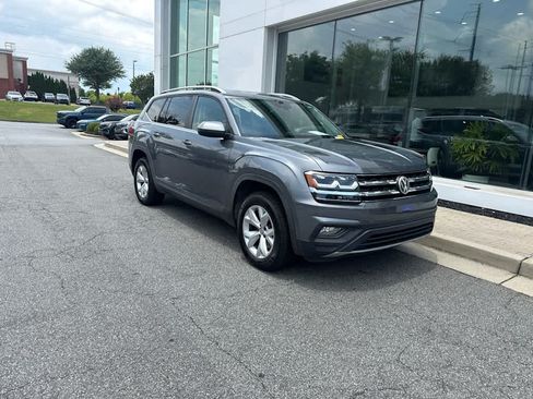 Used 2018 Volkswagen Atlas SE FWD image 2