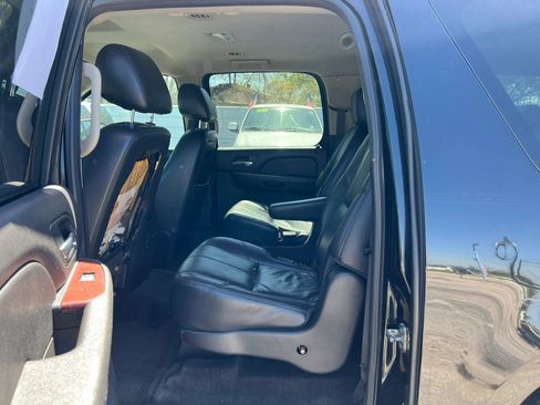 Used 2012 Chevrolet Suburban LT image 12