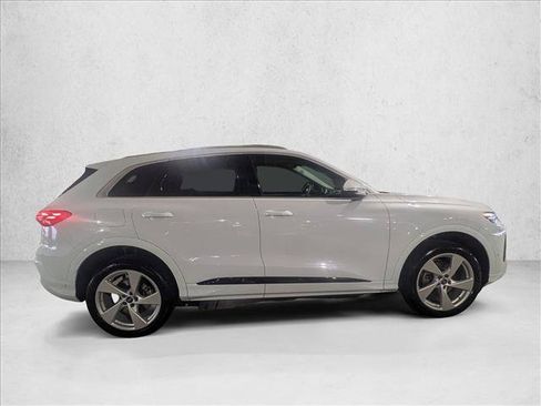 Used 2025 Audi Q5 Premium Plus w/ Premium Plus AWD/4WD image 4