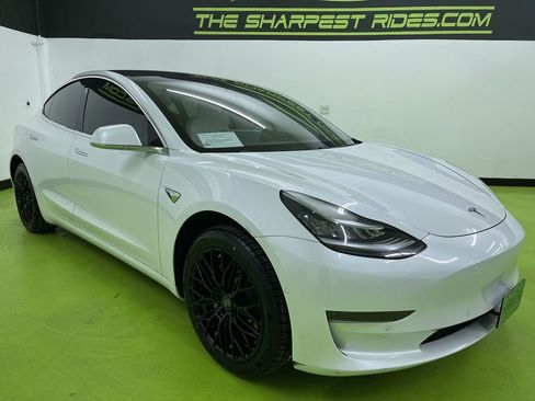 Used 2020 Tesla Model 3 Standard Range Plus image 2