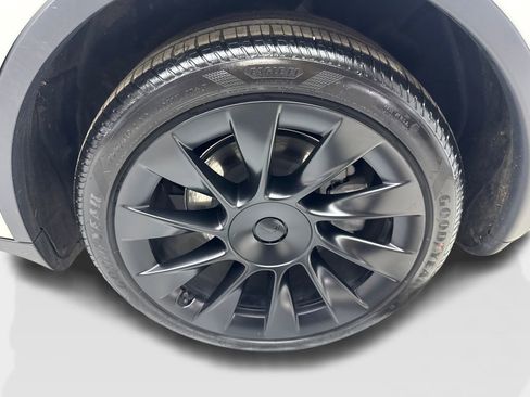 Used 2024 Tesla Model Y Long Range AWD/4WD image 85