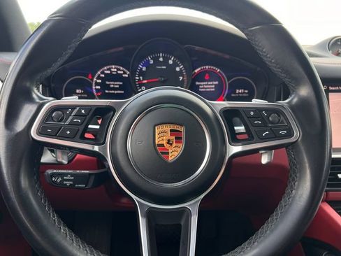 Used 2022 Porsche Cayenne AWD/4WD image 20