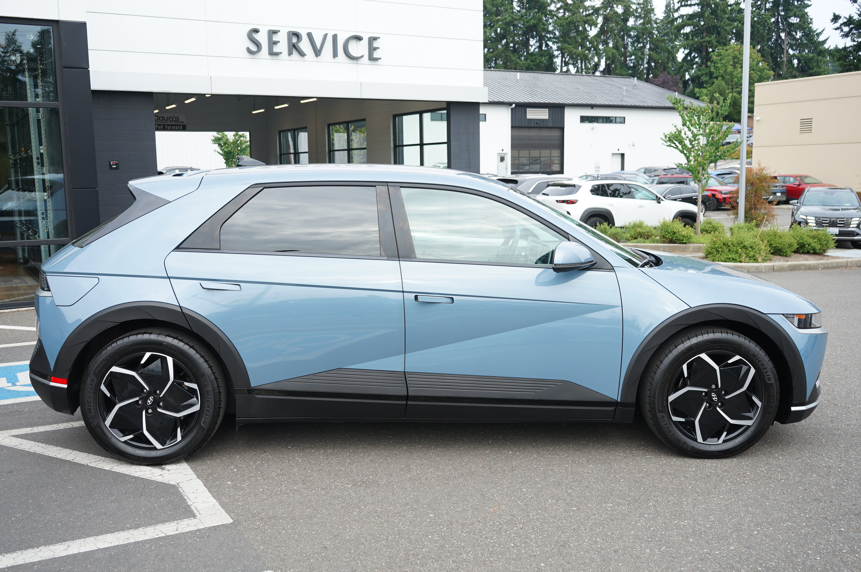 Used 2024 Hyundai Ioniq 5 SE AWD/4WD image 2