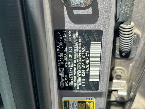 Used 2025 Hyundai Elantra SE FWD image 32