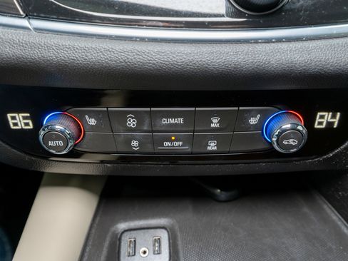 Used 2019 Buick Enclave Essence image 20