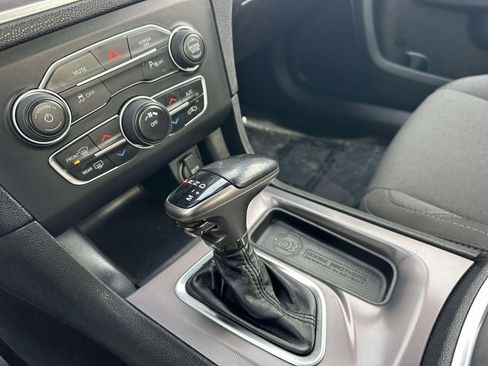 Used 2019 Dodge Charger SXT image 15