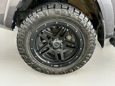 Used 2017 Toyota 4Runner SR5 AWD/4WD image 11