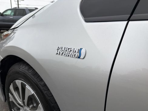 Used 2020 Toyota Prius Prime Limited image 3