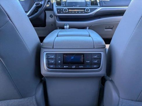 Used 2017 Toyota Highlander Limited Platinum image 19