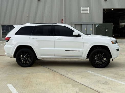 Used 2020 Jeep Grand Cherokee Altitude AWD/4WD image 9