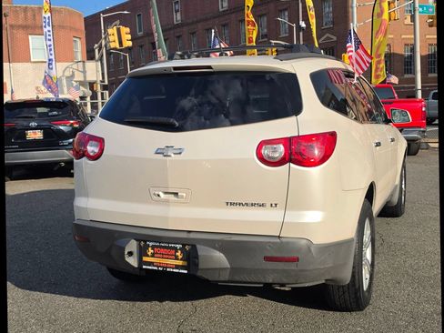 Used 2011 Chevrolet Traverse LT w/ Personal Connectivity Package FWD image 9