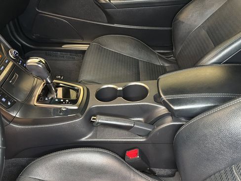 Used 2013 Hyundai Genesis 3.8 RWD image 26