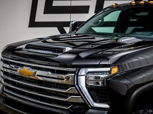 Used 2024 Chevrolet Silverado 2500 High Country w/ High Country Premium Package AWD/4WD image 25
