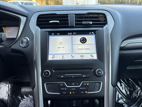 Used 2018 Ford Fusion SE w/ Fusion SE Technology Package image 20