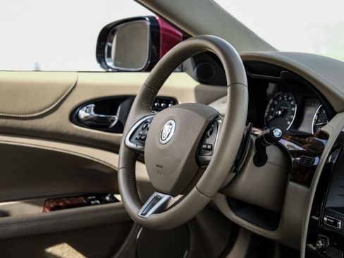 Used 2013 Jaguar XK Touring image 12