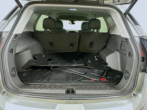 Used 2024 GMC Terrain SLE w/ Driver Convenience Package FWD image 25