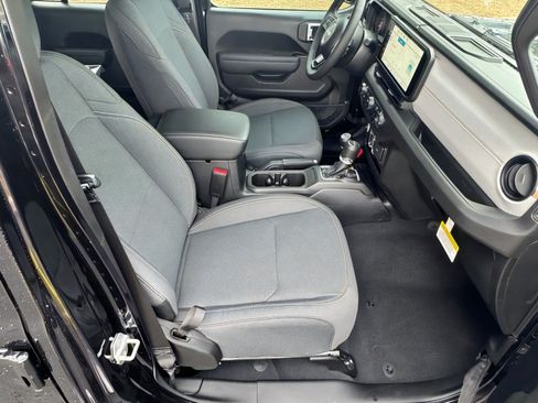 New 2025 Jeep Gladiator Sport image 11