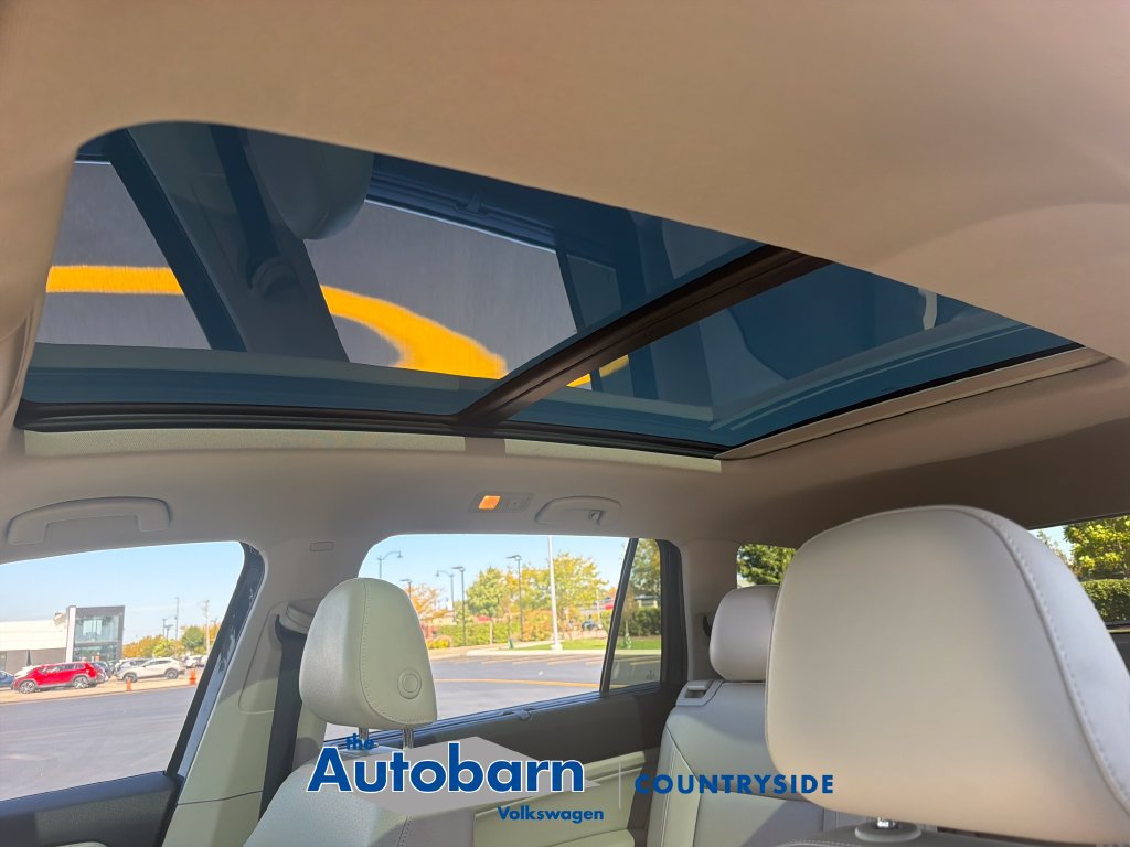 Certified 2020 Volkswagen Atlas SE w/ Panoramic Sunroof Package AWD/4WD image 19