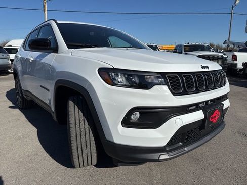 New 2026 Jeep Compass Latitude image 9
