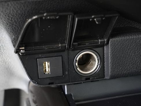 Used 2023 Toyota Camry SE FWD image 19