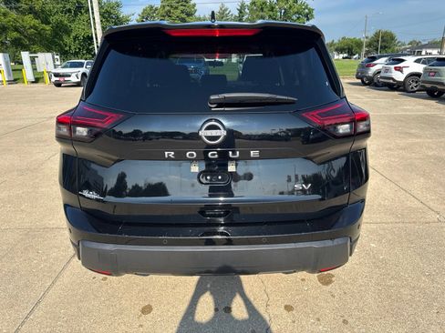 Used 2024 Nissan Rogue SV FWD image 4