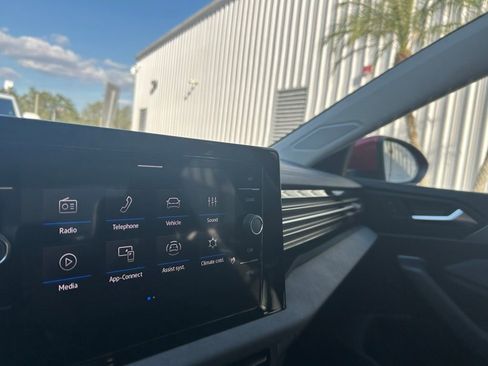 Used 2025 Volkswagen Jetta SE w/ Sunroof Package image 12