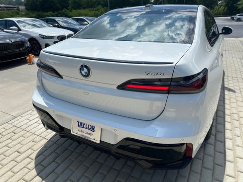 Used 2025 BMW 740i w/ Executive Package RWD image 12