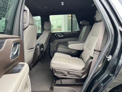 Used 2023 GMC Yukon SLT w/ SLT Luxury Package RWD image 12