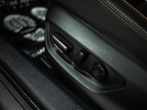 Used 2025 Toyota Camry SE w/ Convenience Package image 15