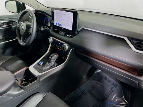 Used 2024 Toyota RAV4 Limited image 25