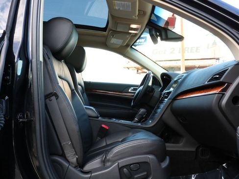 Used 2019 Lincoln MKT AWD image 49