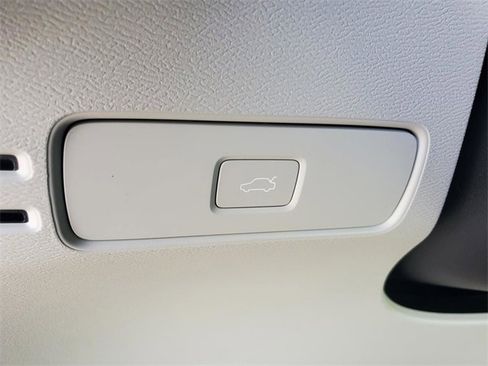 New 2026 Volvo XC40 B5 Ultra w/ Protection Package Premier image 16