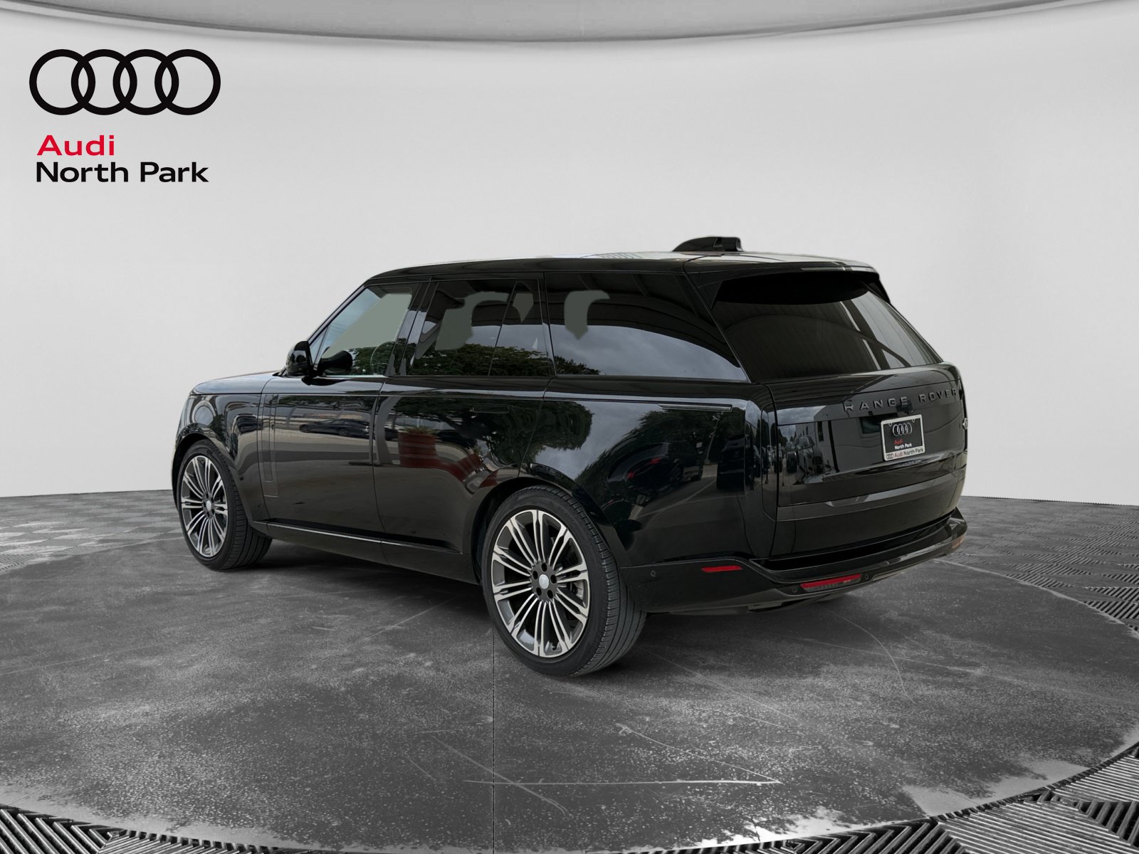 Used 2023 Land Rover Range Rover SE AWD/4WD image 3