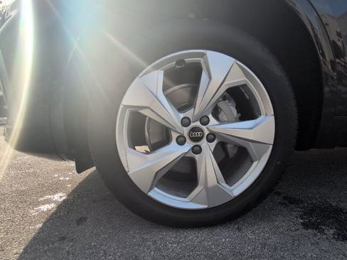 Used 2025 Audi Q5 2.0T Premium Plus w/ Premium Plus Package image 11