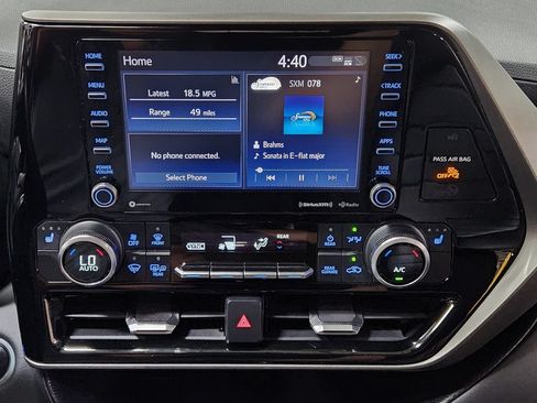Used 2021 Toyota Highlander XLE FWD image 37
