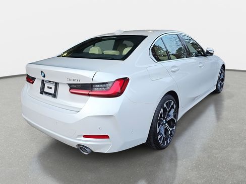 Certified 2025 BMW 330i Sedan w/ Premium Package image 5