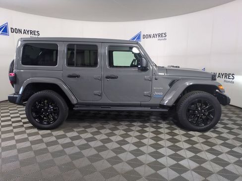Used 2021 Jeep Wrangler Unlimited Sahara w/ Cold Weather Group AWD/4WD image 6