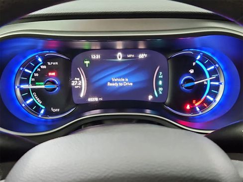 Used 2018 Chrysler Pacifica Touring Plus image 33